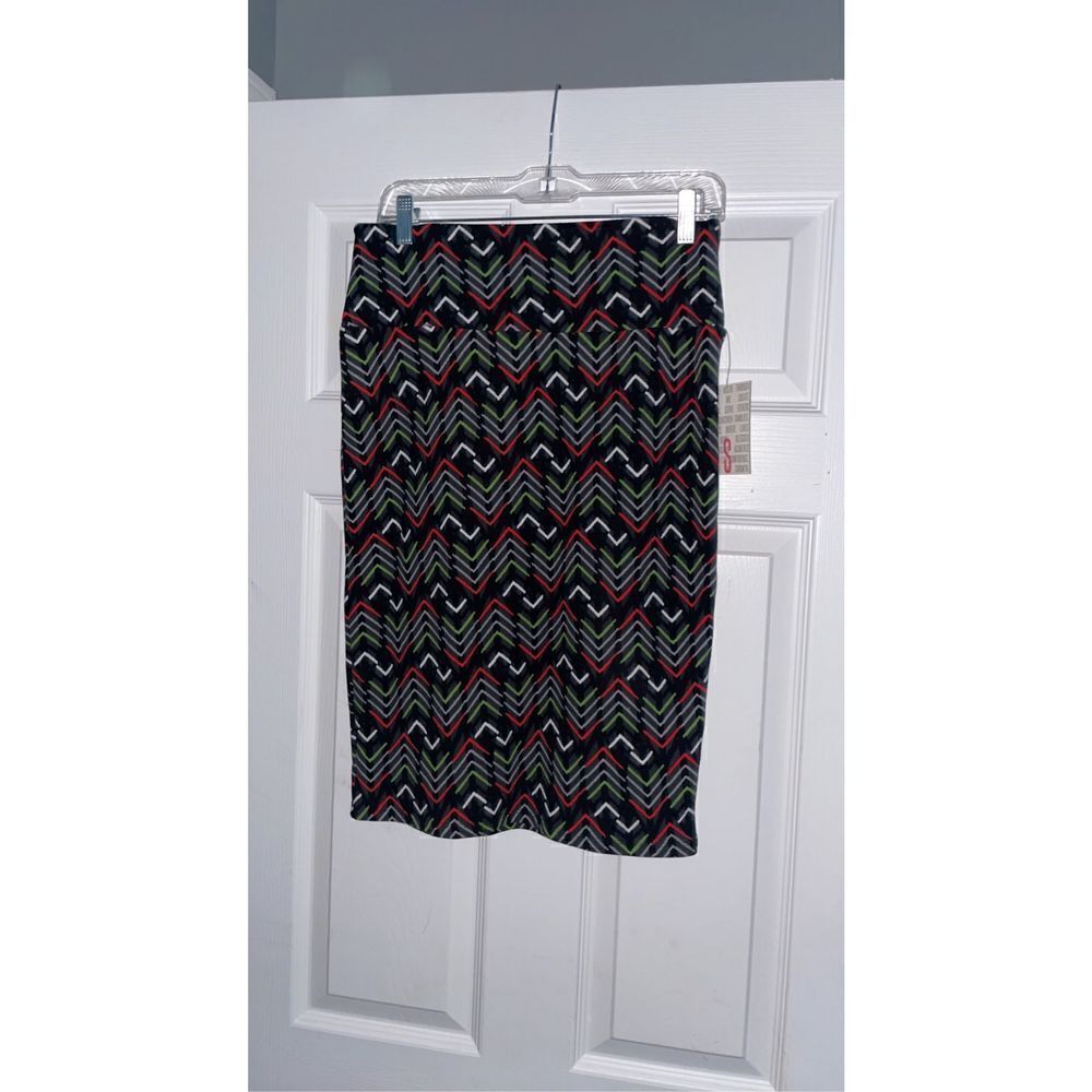 NWT Lularoe Cassie Skirt black/green/red Size small